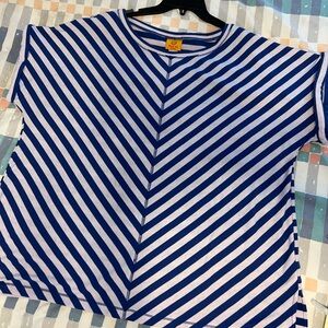 Blue an white striped women top short sleeve round neck split sides at hem